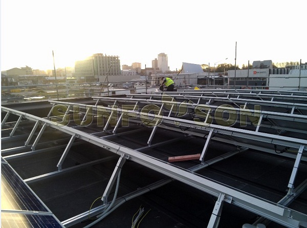 Montagem de telhado solar ajustável
