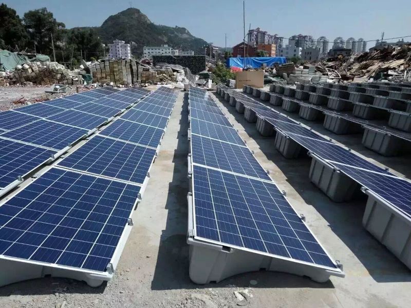Sistema de montagem de telhado de plástico para painéis solares