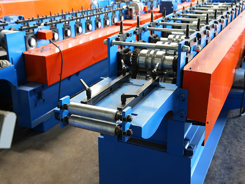 Máquina formadora de rolos para pilares de prateleira para serviços leves
